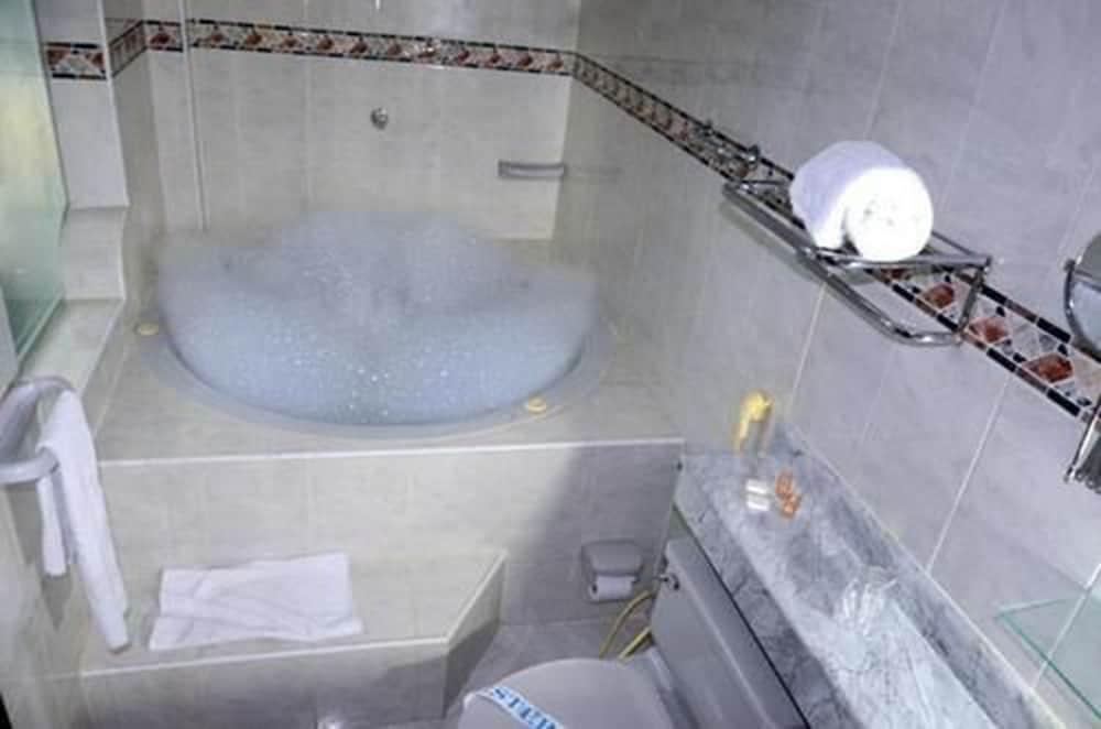 Hotel Intersuites バランキージャ エクステリア 写真